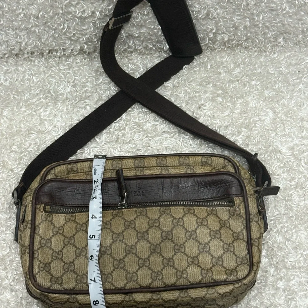 Gucci GG Supreme Crossbody Bag - Picture 9 of 16